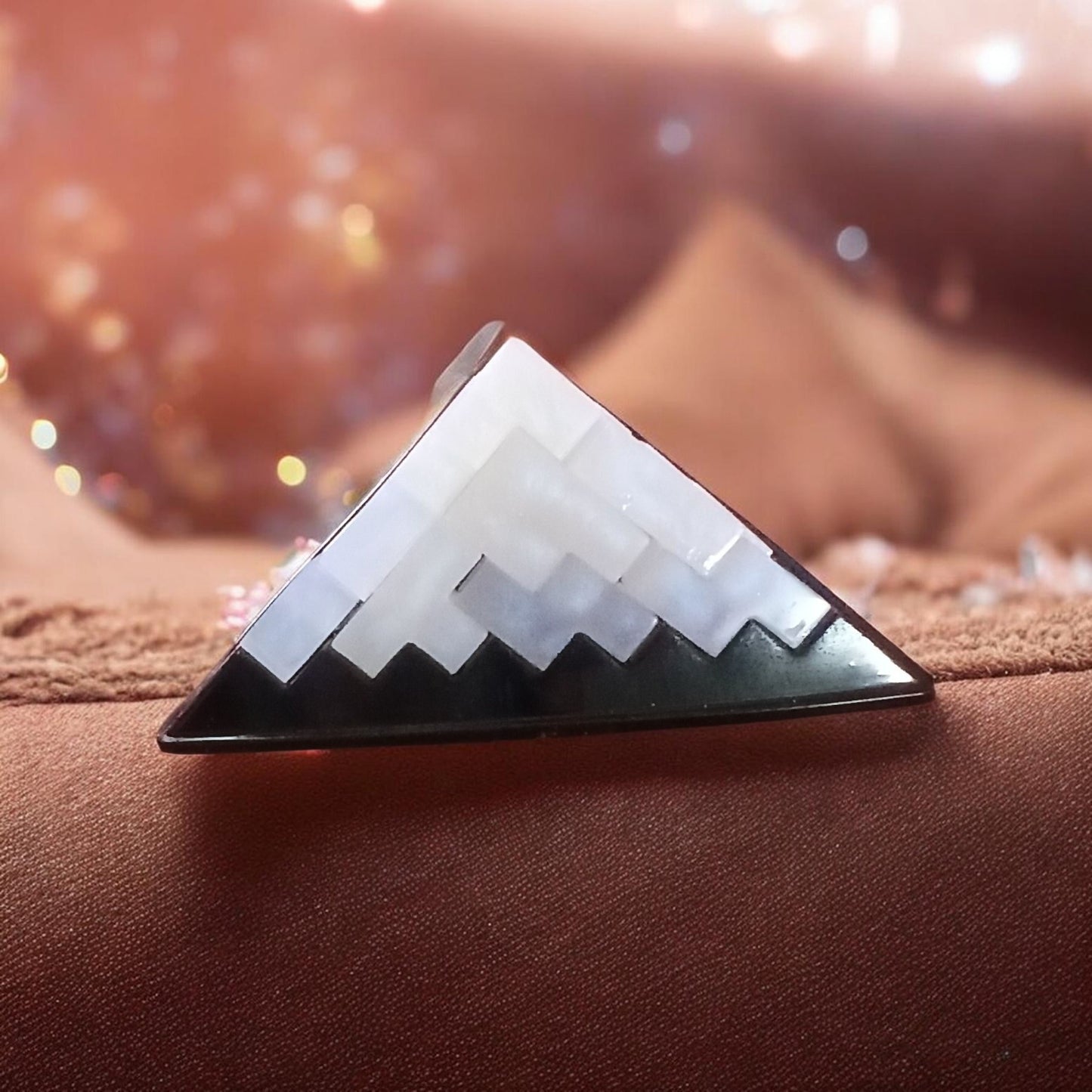 Compact pearlescent Kanoodle puzzle game set for logic challenges and travel play”